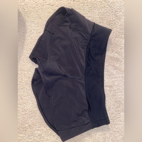 Black 2.5 Speed Up Lululemon Shorts - Picture 1 of 3